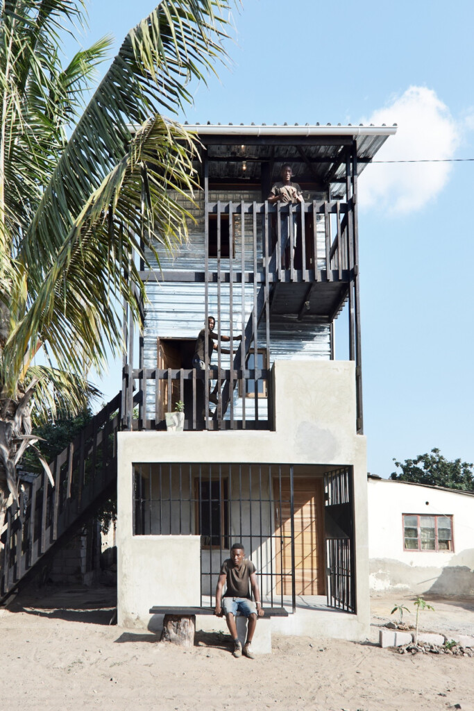 Low cost House In Mozambique Features Corrugated Iron And Wood Design 